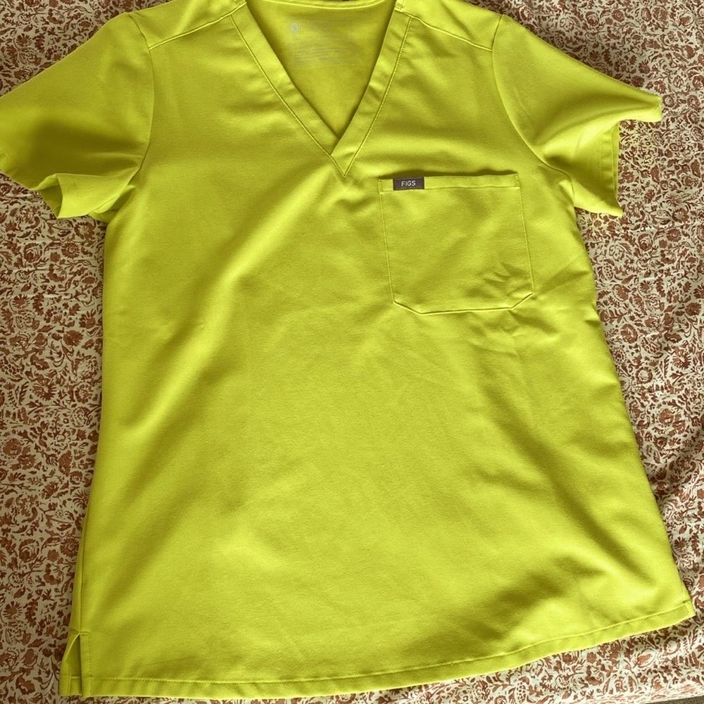 Figs scrub top